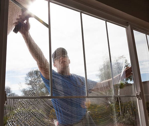 How Much Earn a Window Cleaner