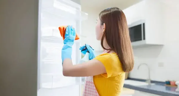 tips for cleaning fridge