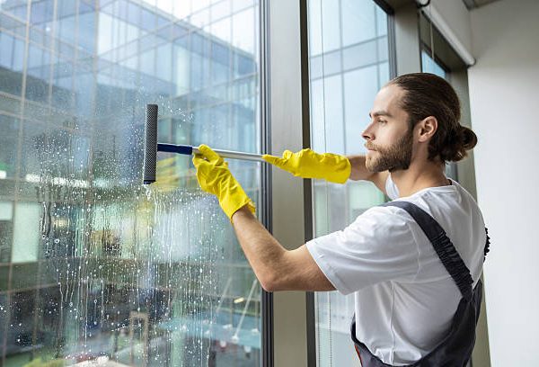 How Much Earn a Window Cleaner