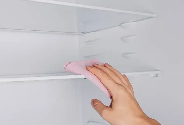 tips for cleaning fridge